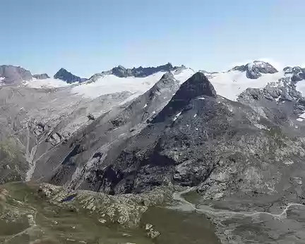 IMG09852 Glaciers du Mulinet et du Grand Méan. Au premier plan, le refuge des Evettes et les lacs des Pareis